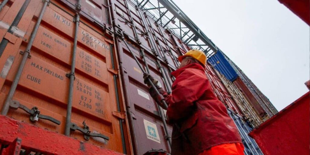 Qué documentos son necesarios para exportar desde España